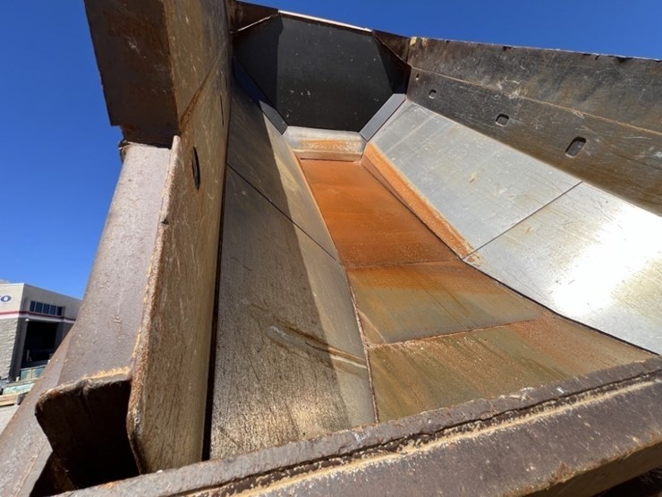 2012-caterpillar-740b-image-49