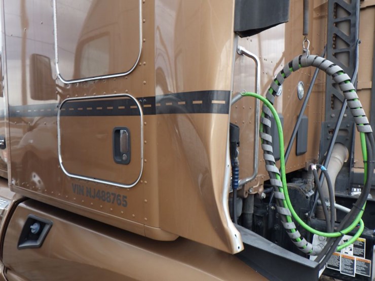 2022-kenworth-t680-image-16