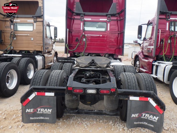 2023-volvo-vnl-300-image-10