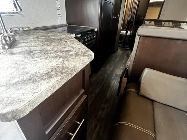 l2--2016-forest-river-travel-trailer-image-19