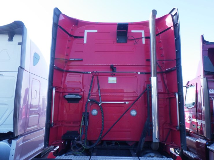 2021-volvo-vnl-760-image-9