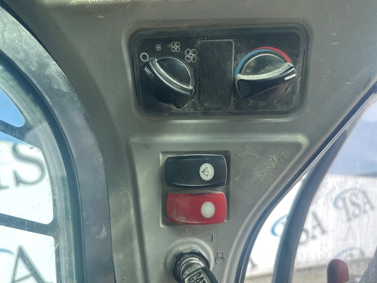 caterpillar-226d-image-43