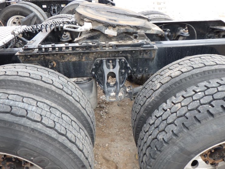 2022-kenworth-t680-image-15