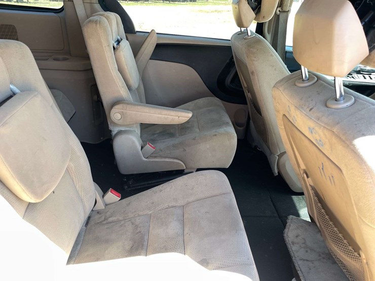 2014-dodge-grand-caravan-image-16