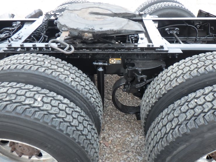 2018-peterbilt-579-image-16