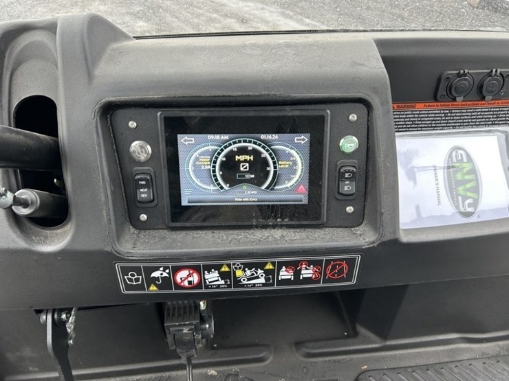 2024-envy-nv4-electric-utility-cart-image-18