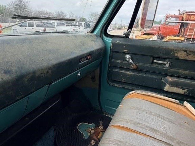 l2---1974-gmc-6500-grain-truck-image-12