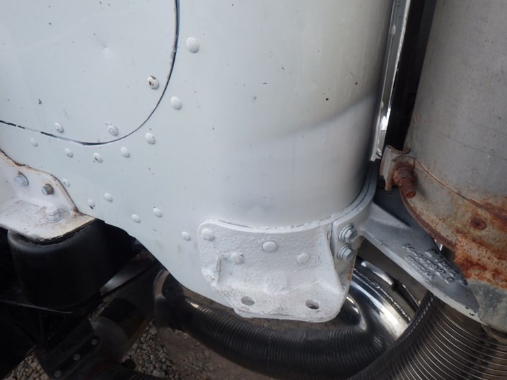 1997-peterbilt-379-image-8