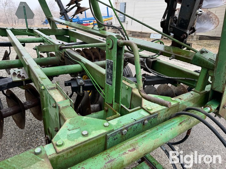 john-deere-235-image-14