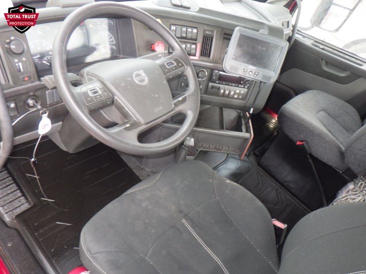 2024-volvo-vnl-300-image-15