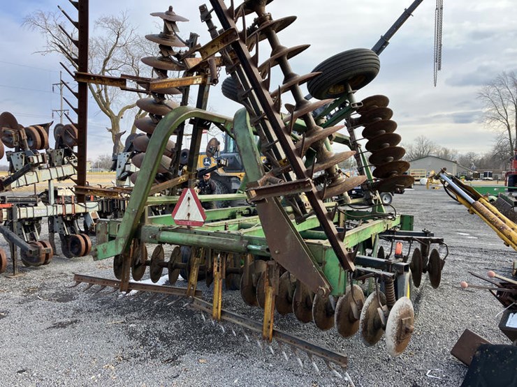 john-deere-235-image-6