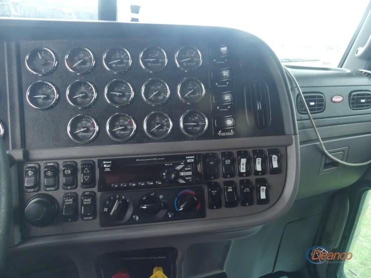 2020-peterbilt-389-image-18