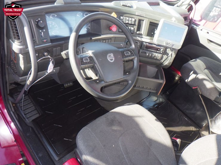 2022-volvo-vnl-300-image-14