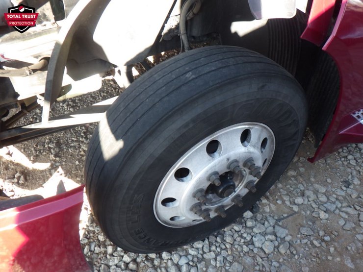 2022-volvo-vnl-300-image-18