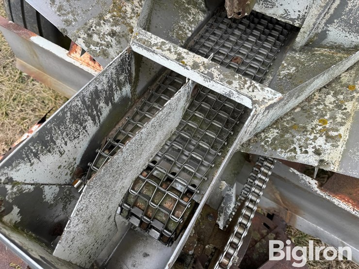 mobility-6.5-ton-pull-type-fertilizer-spreader-image-19