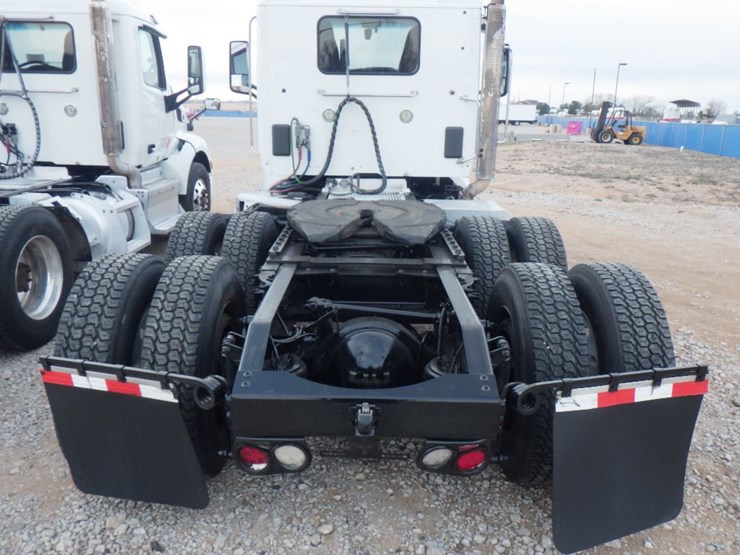 2018-peterbilt-579-image-10