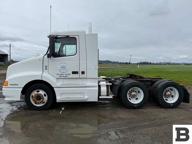 2001-volvo-vnl-tractor-truck---albany,-or-image-2
