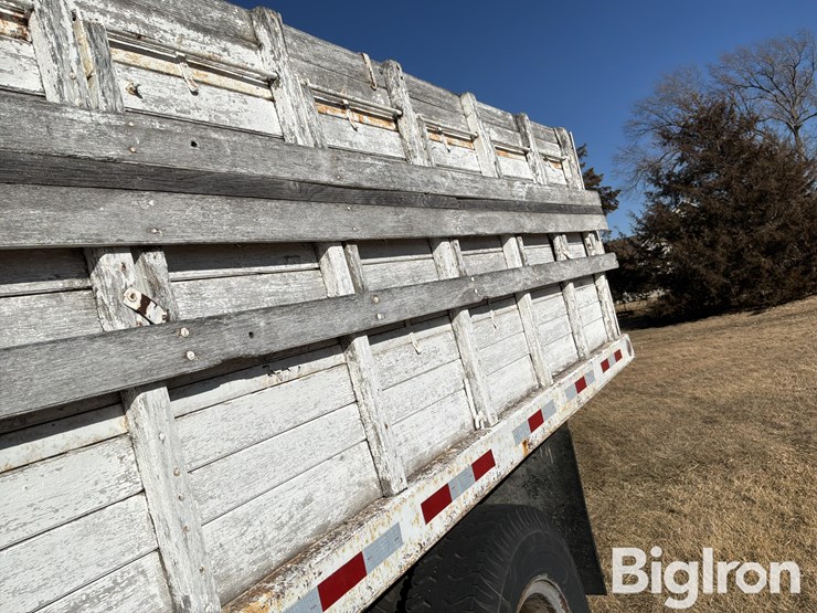 1979-ford-700-image-19