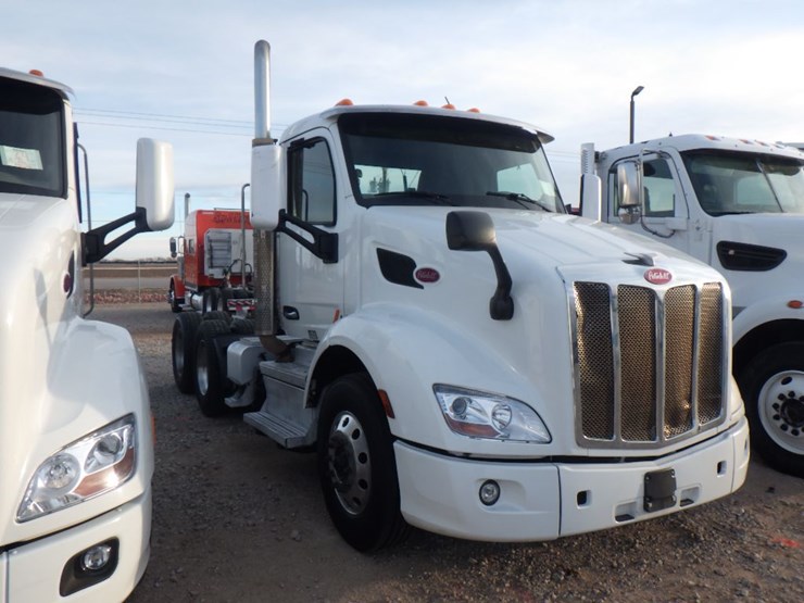 2018-peterbilt-579-image-3