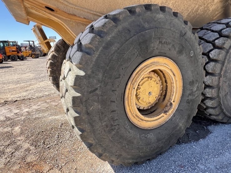 2013-caterpillar-740b-image-21