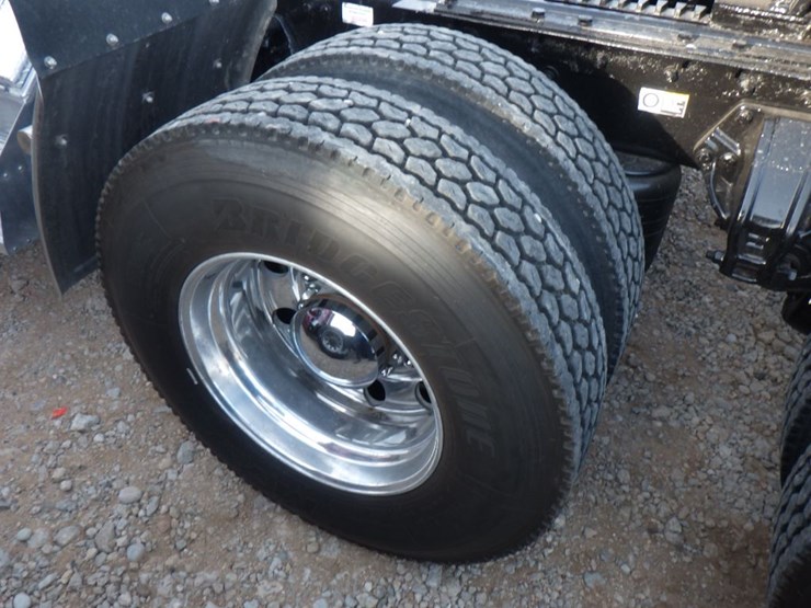 2016-kenworth-t880-image-13