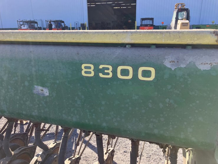 john-deere-8300-image-6