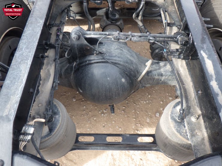 2024-volvo-vnl-300-image-10