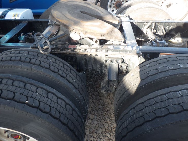 2021-volvo-vnl-300-image-14