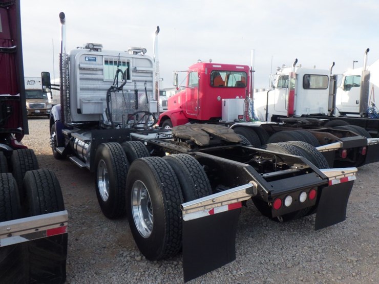 2016-kenworth-t880-image-11