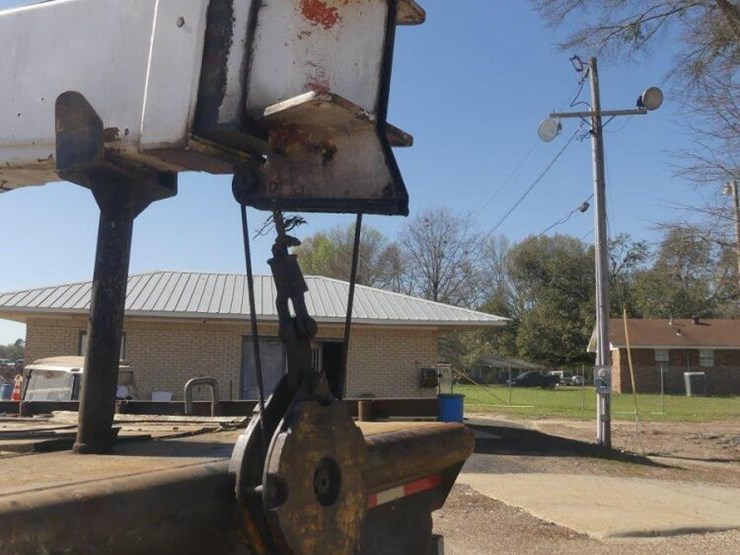 1985-ford-8000-image-7