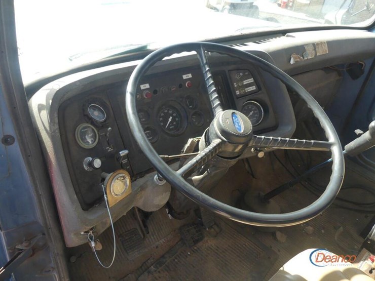 1985-ford-8000-image-14