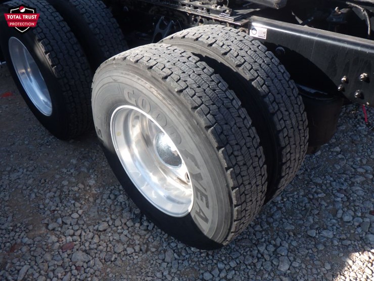 2021-kenworth-t680-image-11