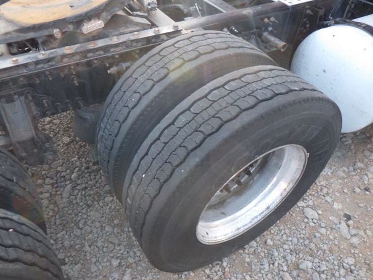 2020-volvo-vnl-760-image-9