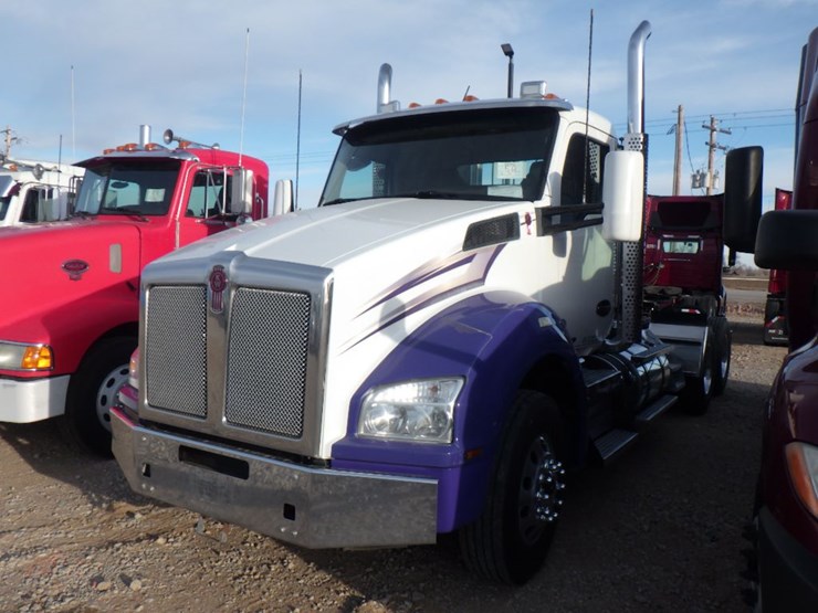 2016-kenworth-t880-image-1
