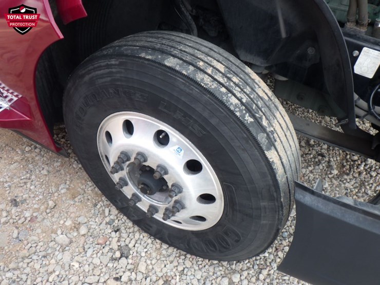 2024-volvo-vnl-300-image-23