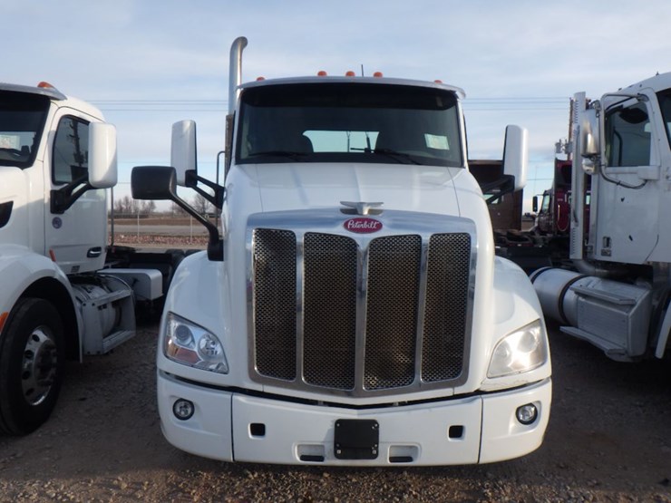 2018-peterbilt-579-image-2