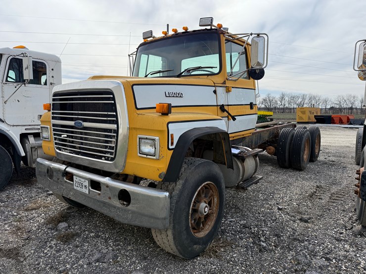 ford-l8000-image-1