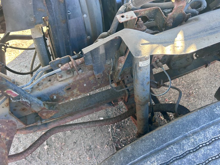 2013-isuzu-npr-image-38