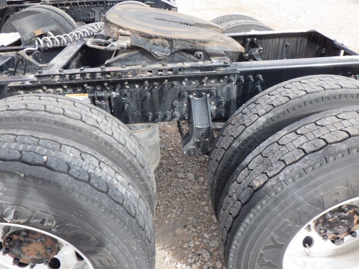 2022-volvo-vnl-760-image-16