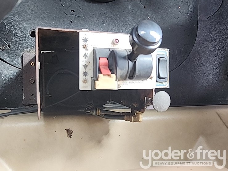 2011-mack-gu713-image-32