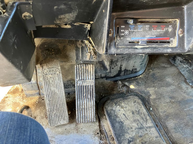 1990-peterbilt-377-image-27