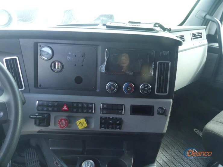 2026-freightliner-cascadia-116-image-16