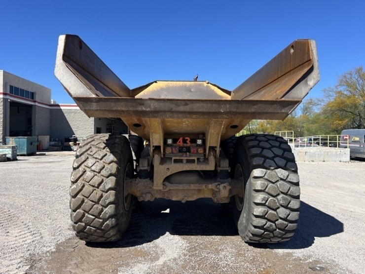 2013-caterpillar-740b-image-4