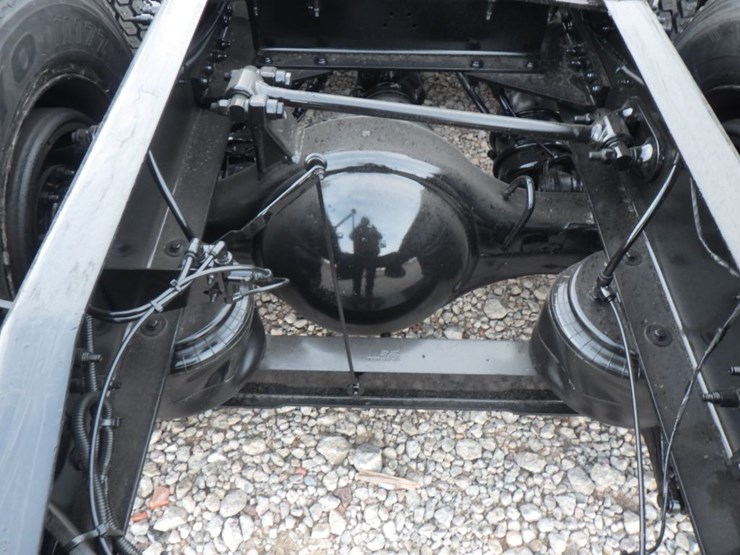 2018-peterbilt-579-image-9