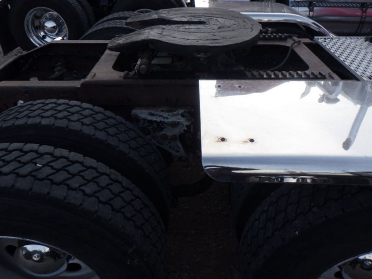 2002-peterbilt-385-image-4