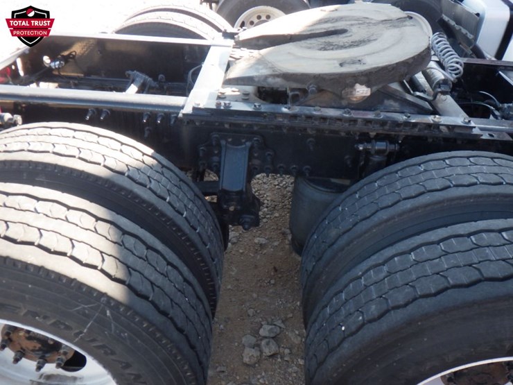 2022-volvo-vnl-300-image-4