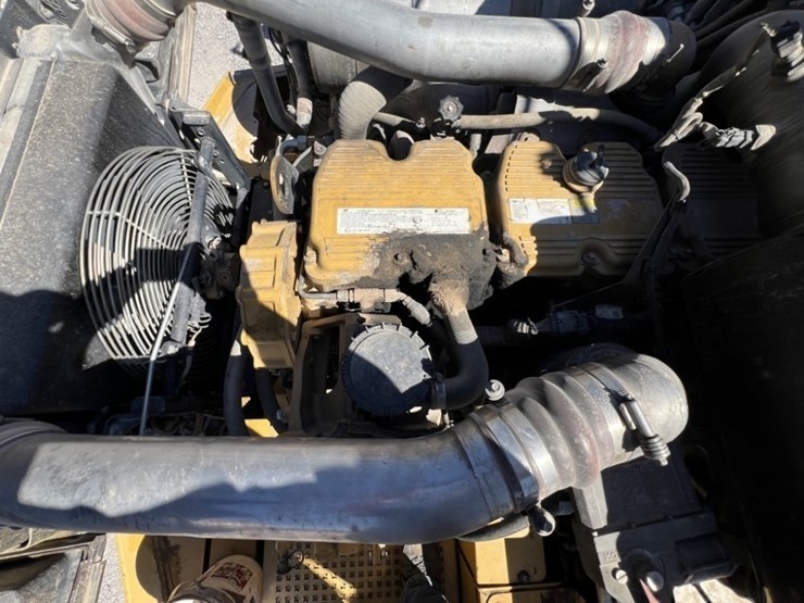 2012-caterpillar-740b-image-37