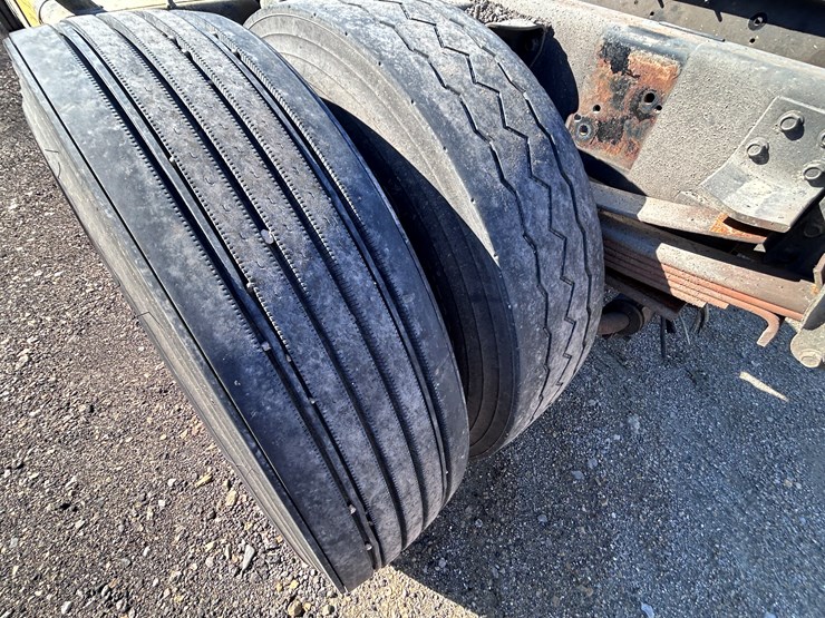 #1694-•-2004-isuzu-cab-and-chassis-image-57