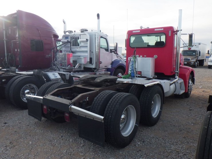 2002-peterbilt-385-image-7