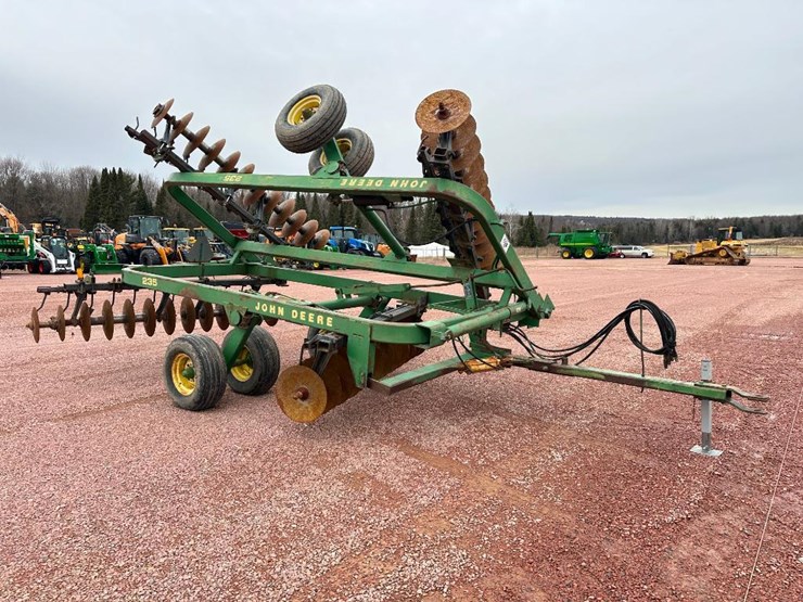 john-deere-235-image-1
